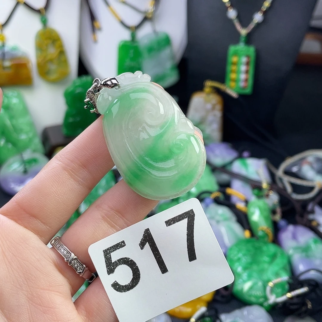 翡翠未镶嵌吊坠(赠链)