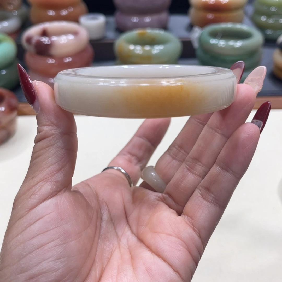 未镶嵌手镯石英岩玉