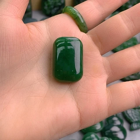未镶嵌和田玉挂件小面包牌