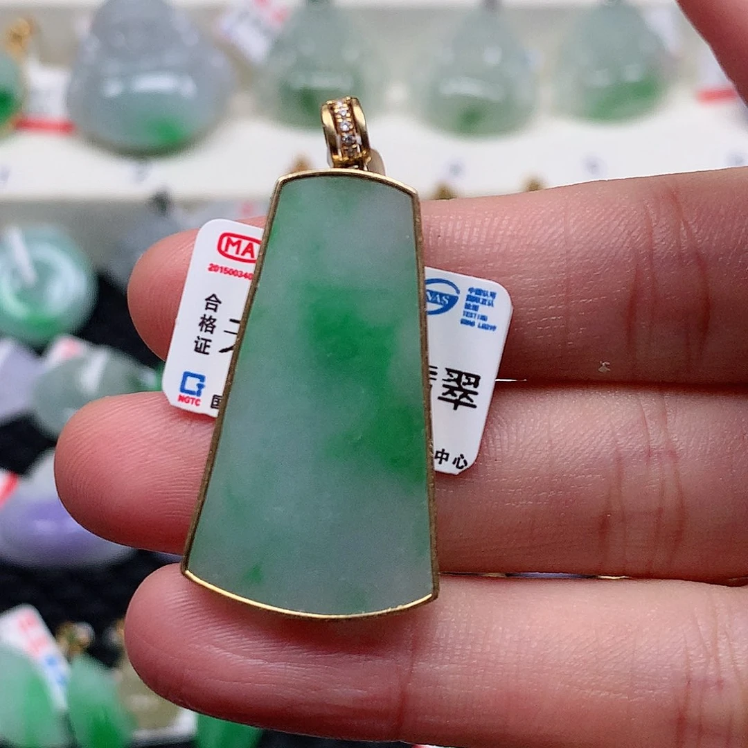 颈饰18K金镶嵌翡翠翡翠吊坠