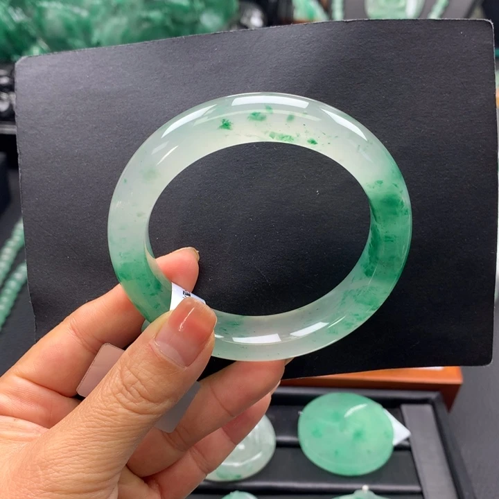 石英质玉未镶嵌手镯