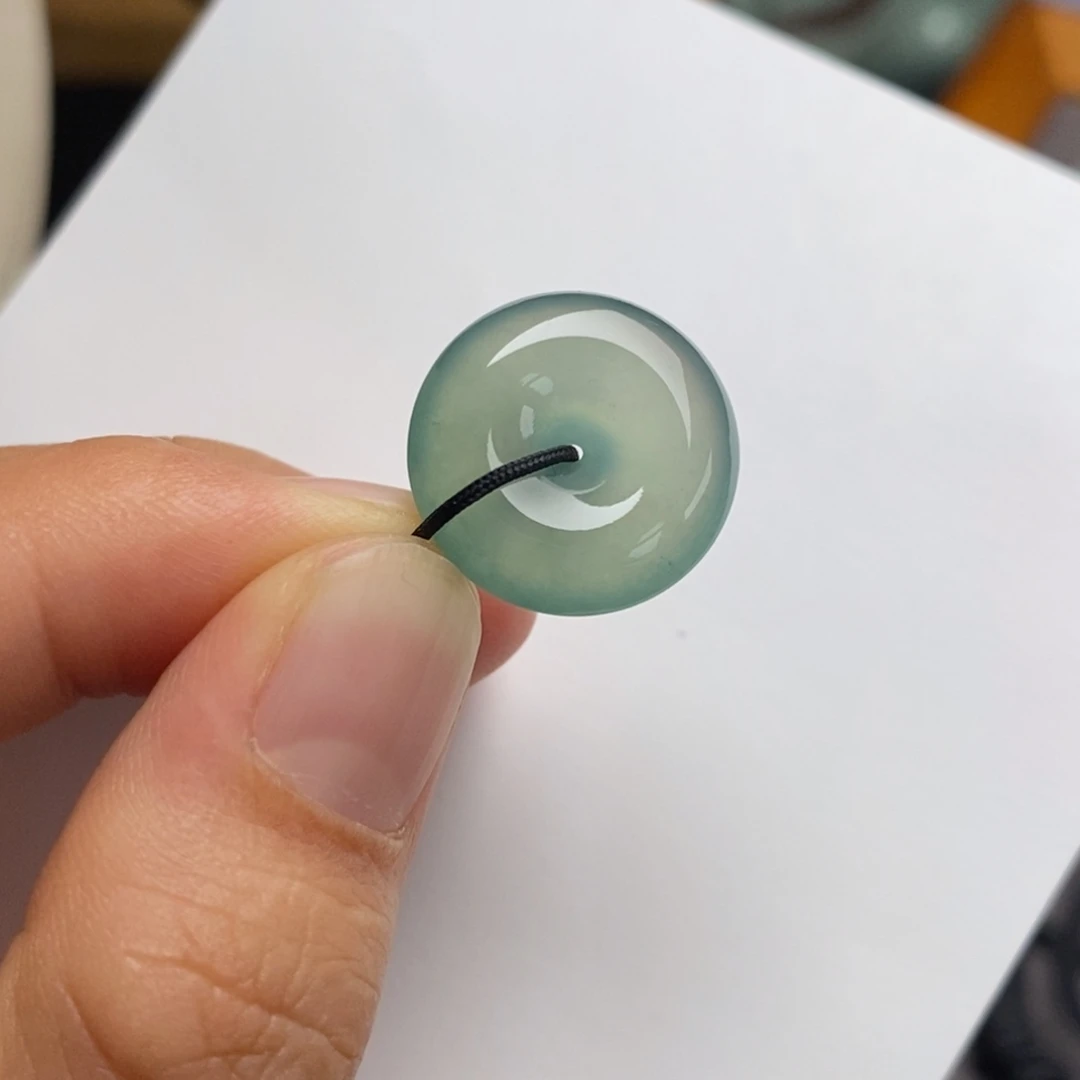颈饰未镶嵌翡翠冰透水润底子纯净细腻形体厚庄晴绿平安扣吊坠