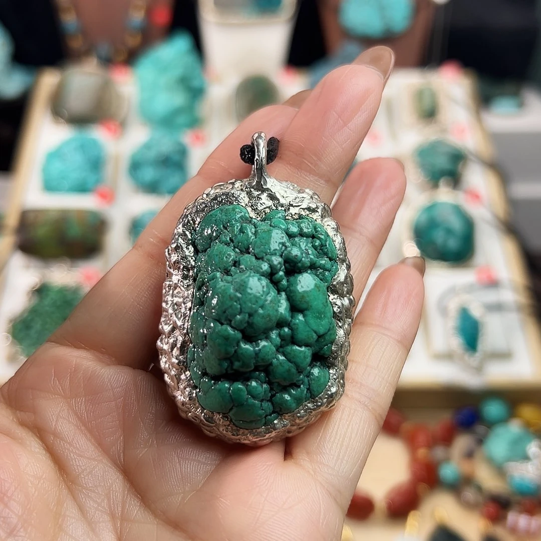 绿松石未镶嵌颈饰