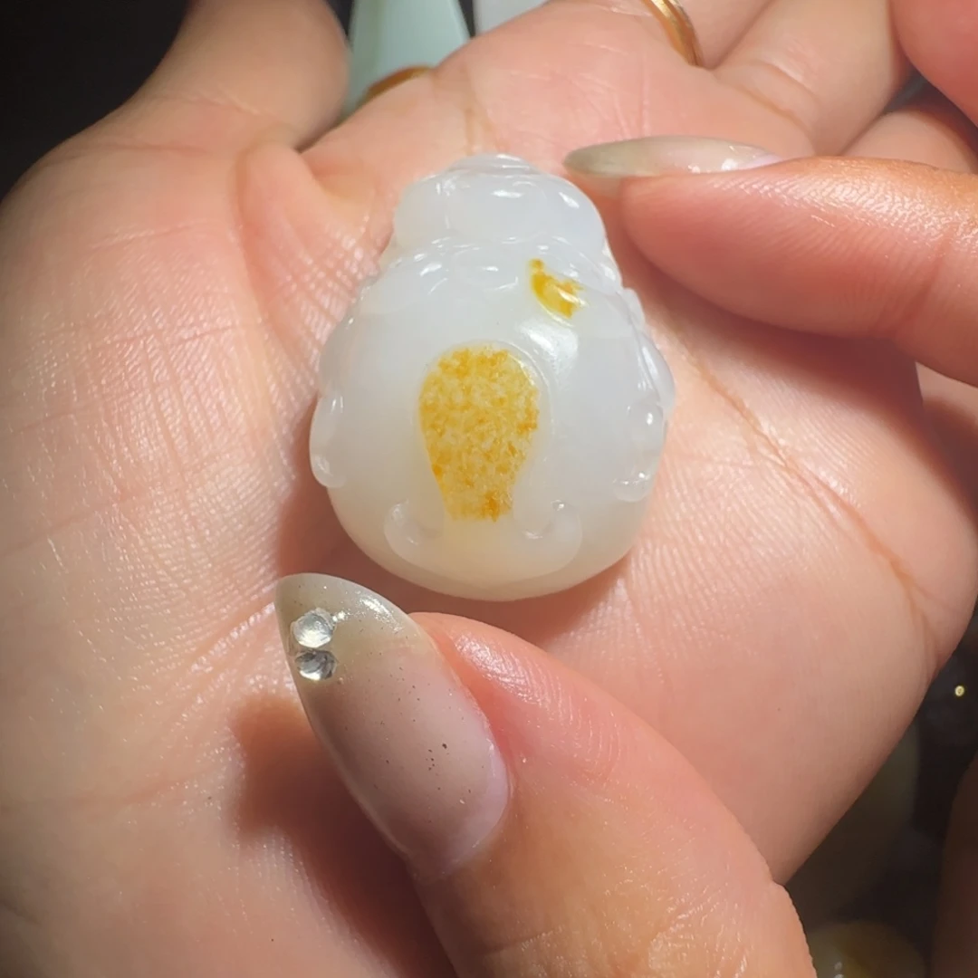 绵***克和田玉未镶嵌挂件