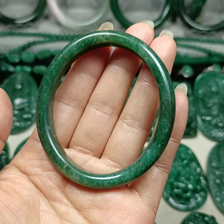 独山玉贵妃镯未镶嵌