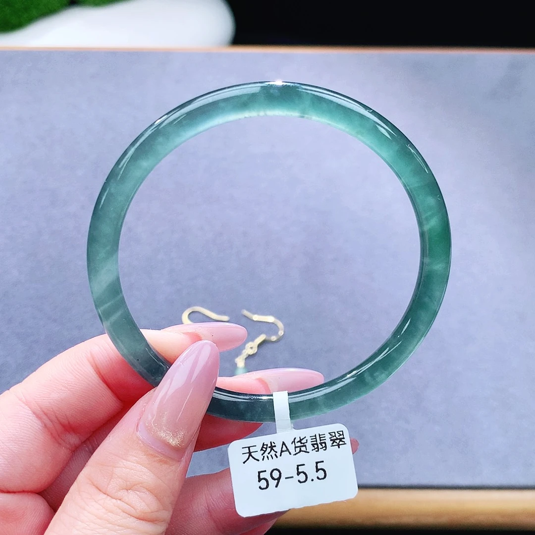 未镶嵌手镯（圆镯）翡翠