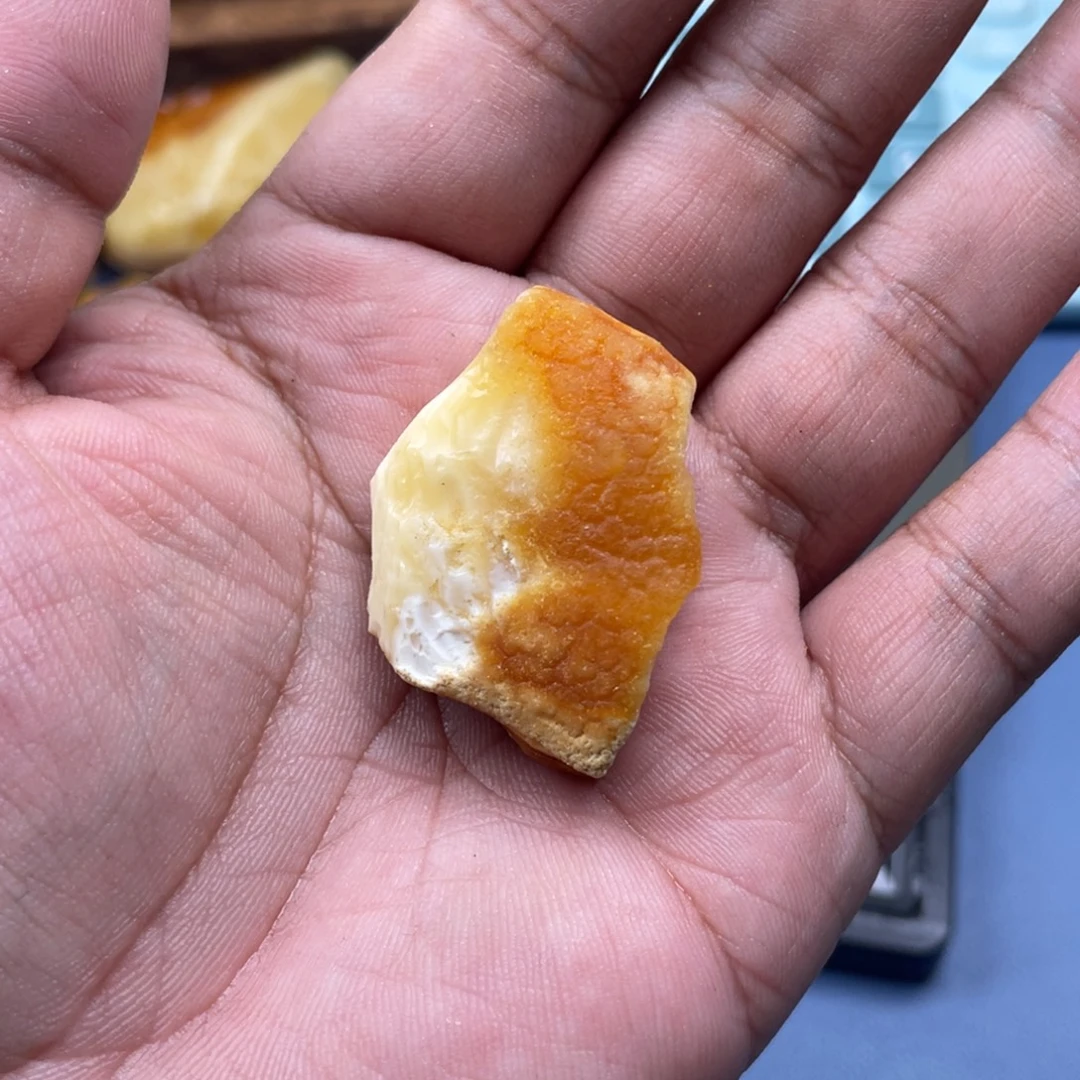 卿***定制琥珀未镶嵌蜜蜡定制