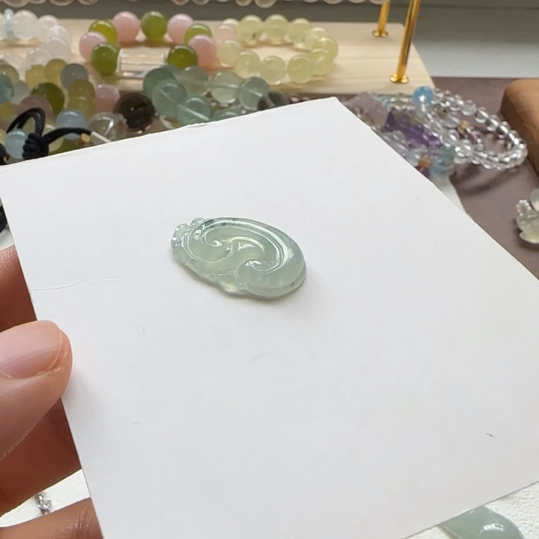 翡翠未镶嵌颈饰飘花如意