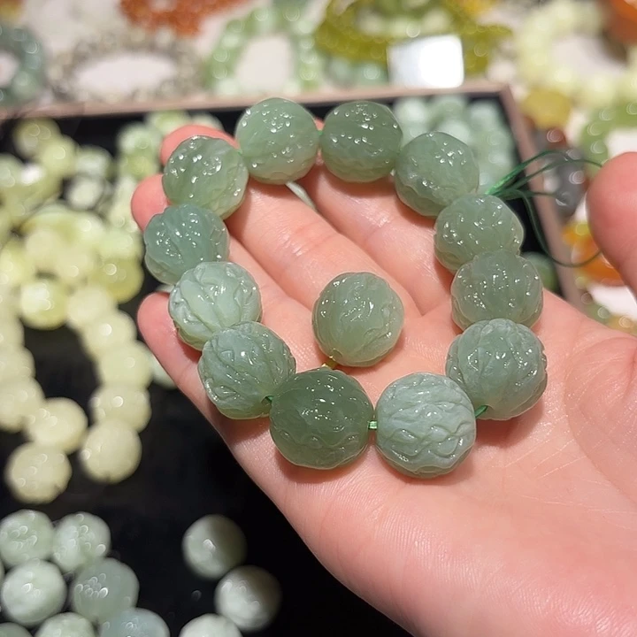 ᨏ****蛇纹石玉未镶嵌手串