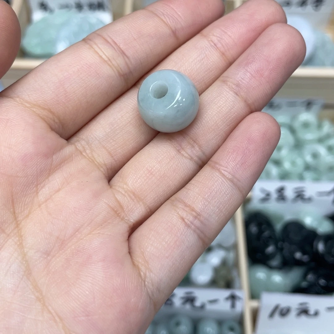 翡翠未镶嵌颈饰路路通