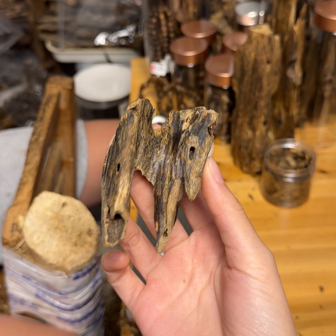 沉香碎屑沉香白棋块料15克