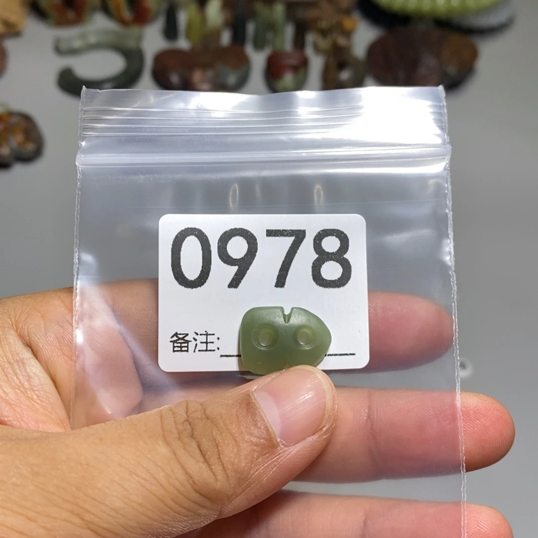 颈饰未镶嵌透闪石质玉?**?