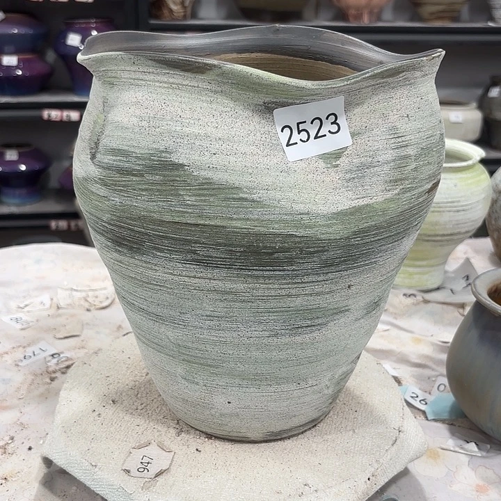 摆件高25，口20，瑕疵处理口磕碰，有孔2523