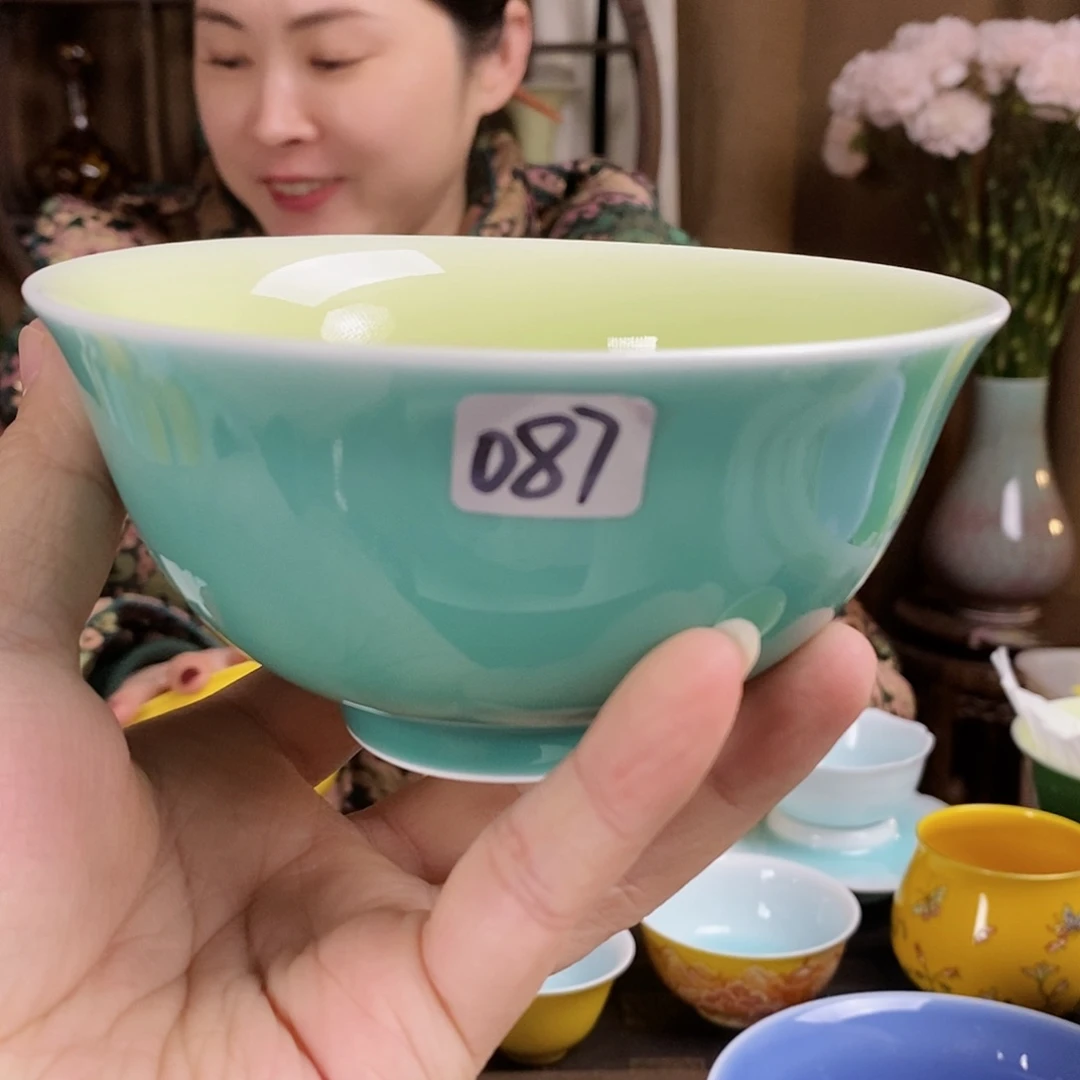 087号珍藏湖水绿内翠玉宫碗