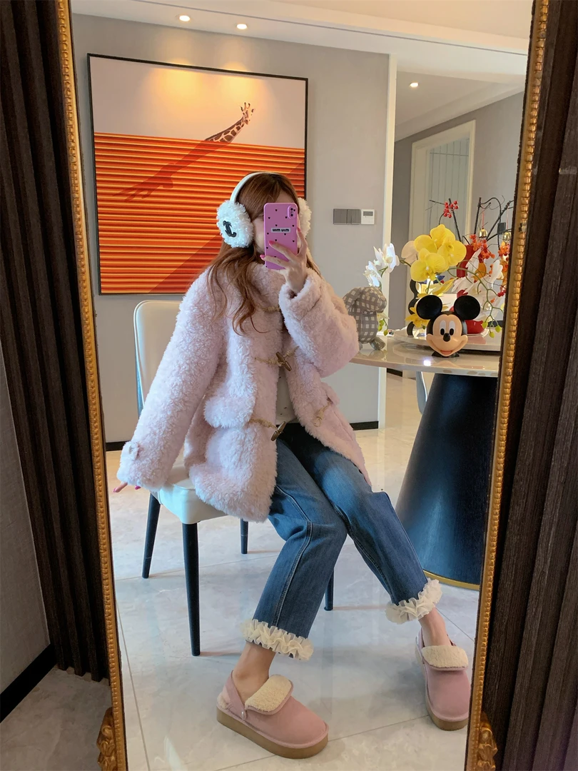 JENNIFER JXLIU很韩哟毛绒绒羊羔毛牛角扣连帽厚宽松皮毛一体外套