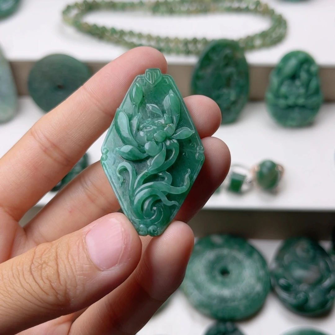 用***6未镶嵌独山玉挂件定制抛光