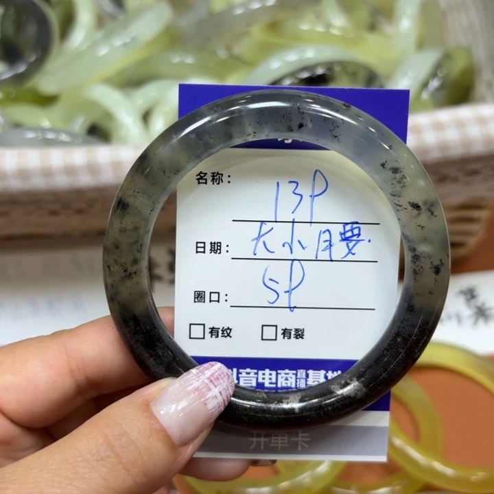 未镶嵌岫玉手镯天然