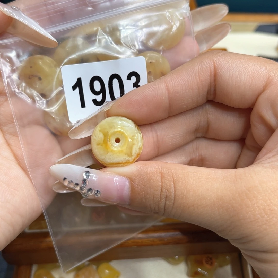 温****琥珀未镶嵌珠宝奇石