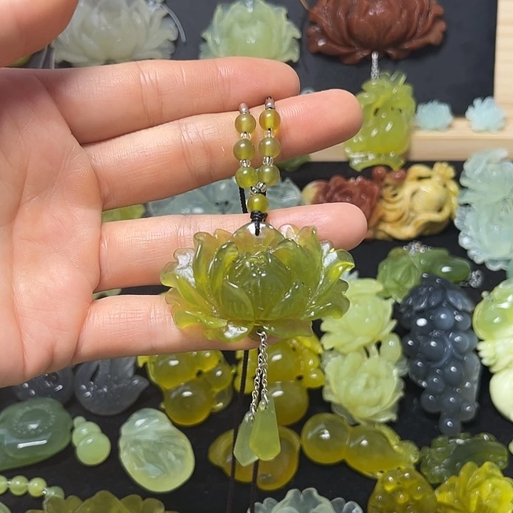 蛇纹石玉未镶嵌颈饰