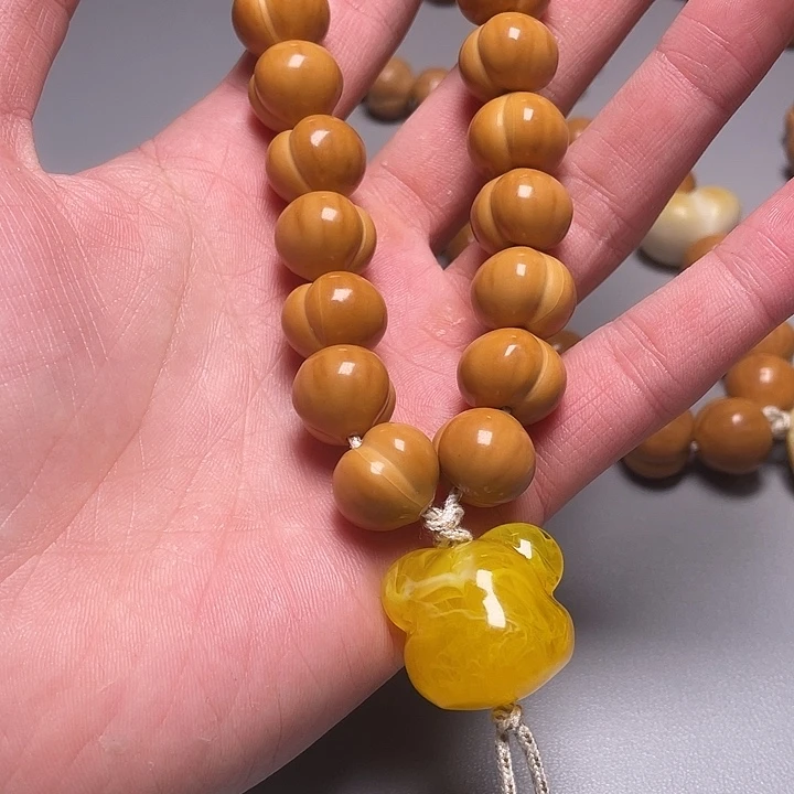 s***y猴头核桃手串屁桃