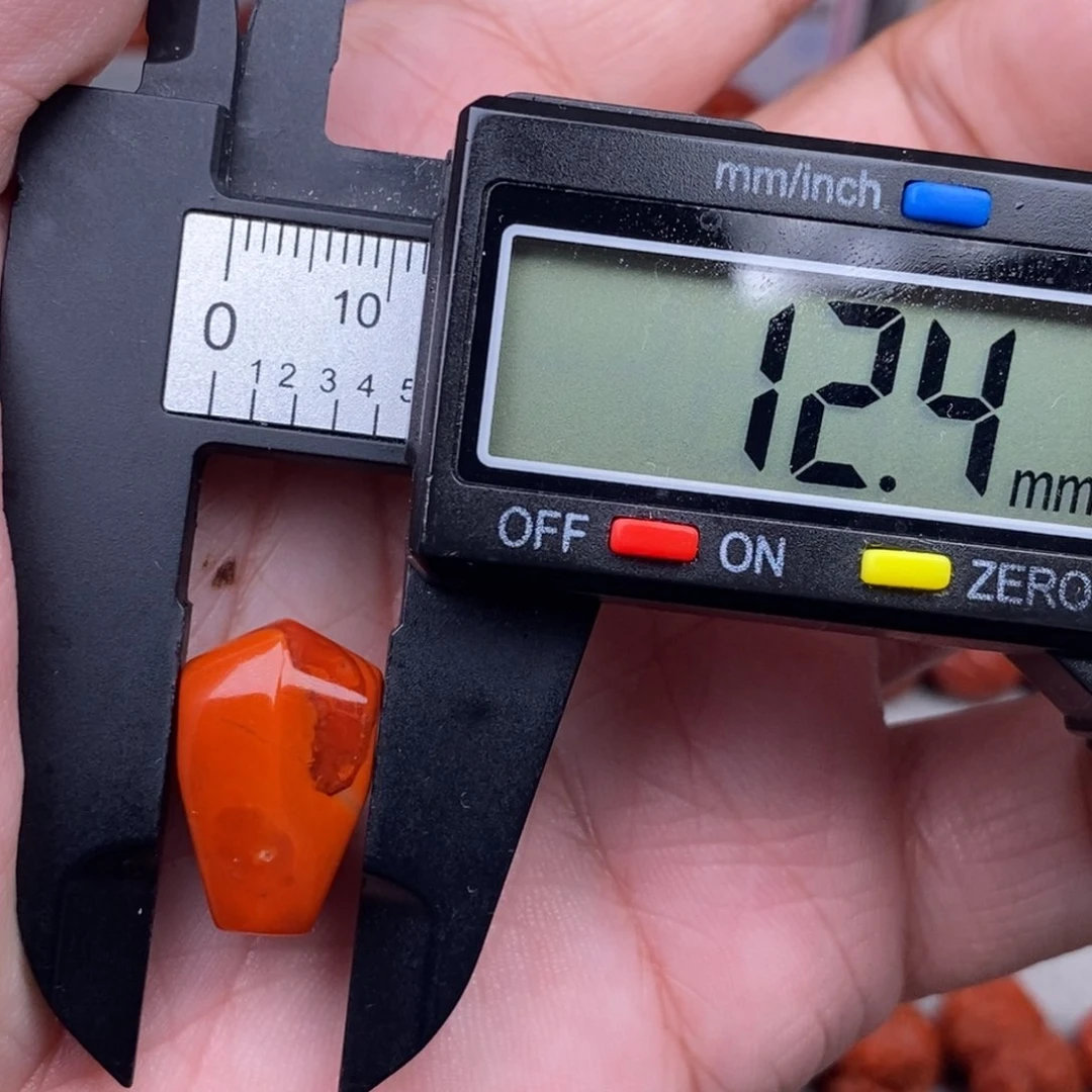 小***纪南红玛瑙配饰未镶嵌有瑕疵大裂清仓