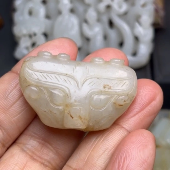 和田玉颈饰未镶嵌珍**…