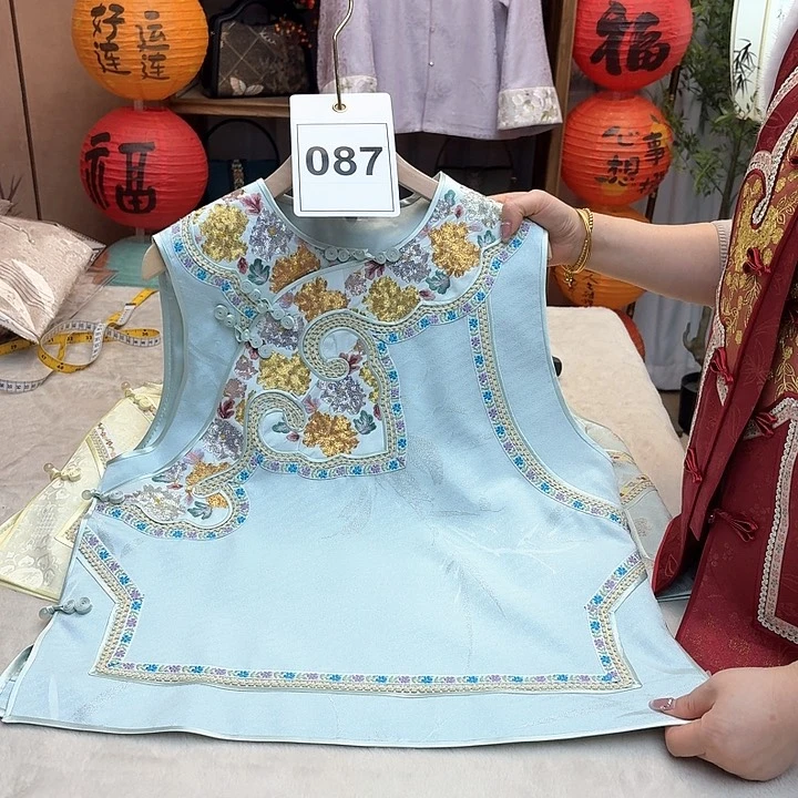 刺绣四季款马甲102破价