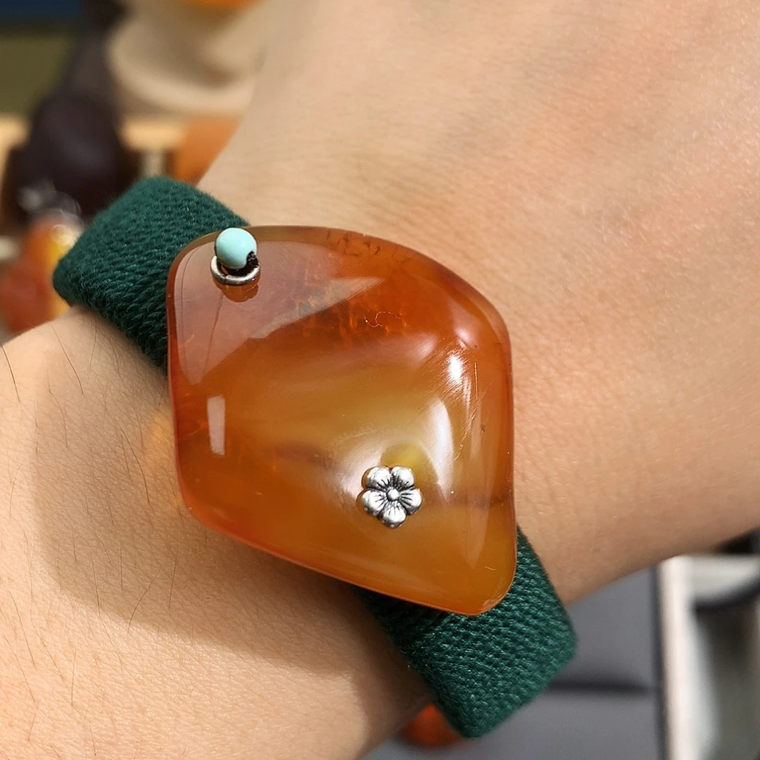 未镶嵌琥珀裸石在