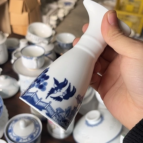 其他瓷分酒器一个陶瓷