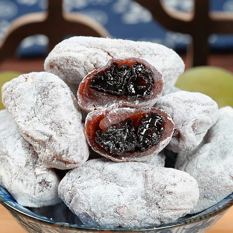 青梅抱葡萄梅子夹心葡萄干无核话梅蜜饯小零食休闲食品