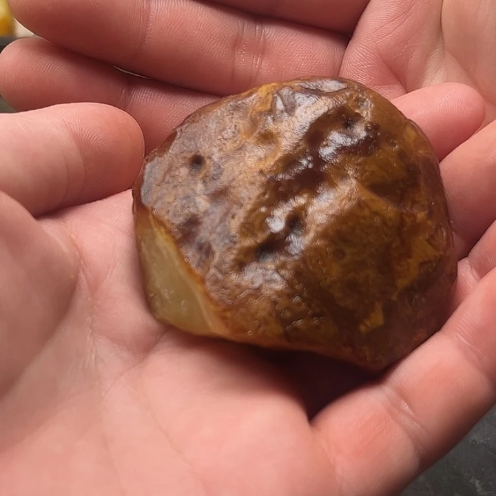 徐***徐定制琥珀未镶嵌纯天然蜜蜡吊坠