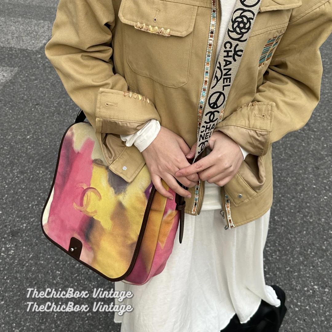 95新 Chanel/香奈儿 只盒/Chanel超稀有麂皮涂鸦反战单肩包