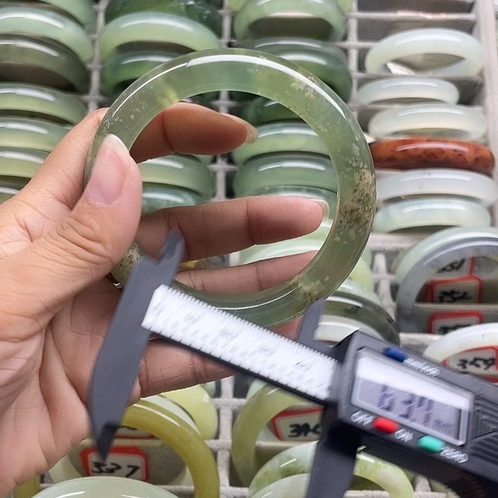 蛇纹石玉未镶嵌手镯355