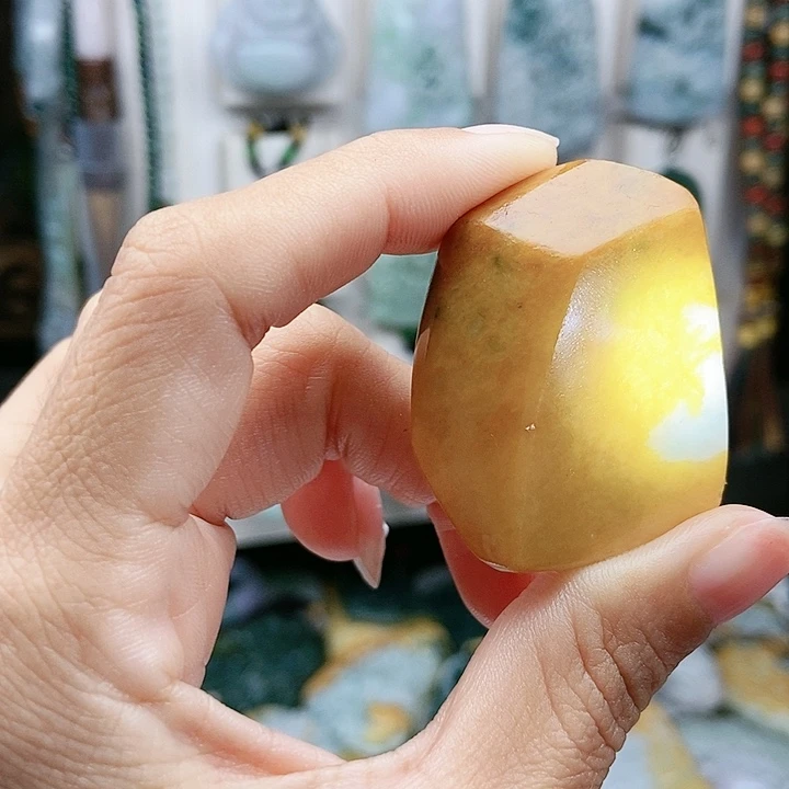 颈饰足铂镶嵌翡翠翡翠