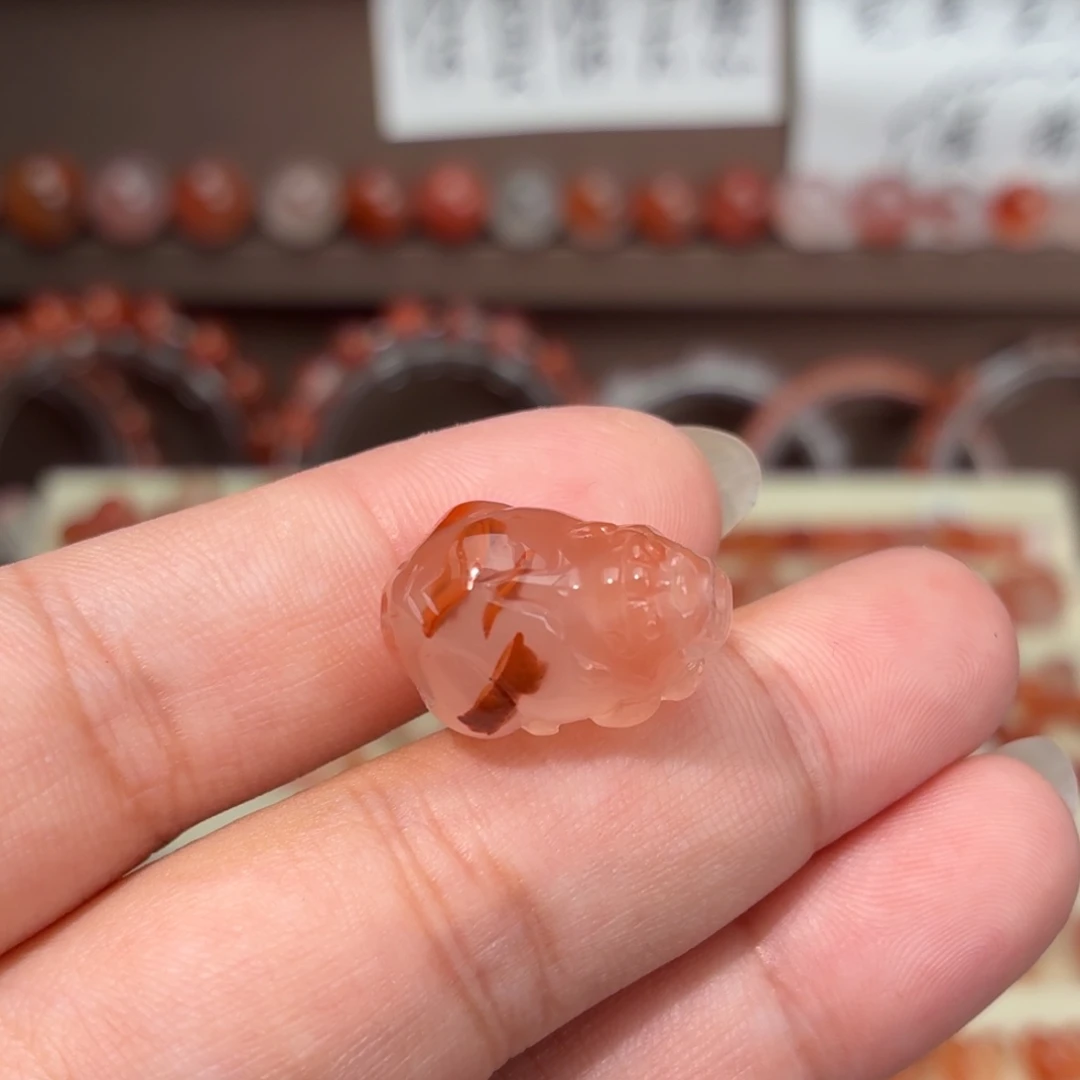 南红玛瑙未镶嵌川料通孔貔貅