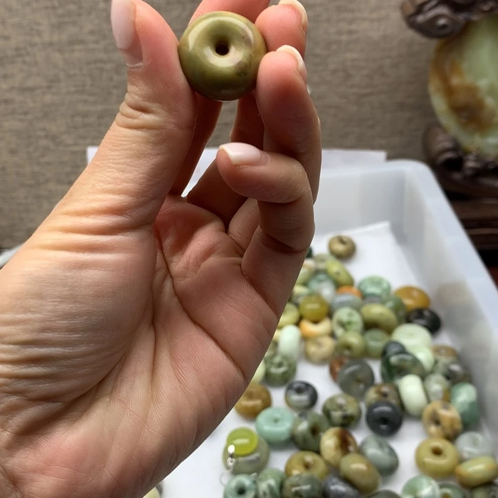 透闪石-蛇纹石玉发饰未镶嵌妘*