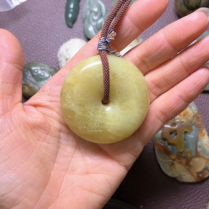 岫岩河磨玉（透闪石质玉）手绳未镶嵌彩*