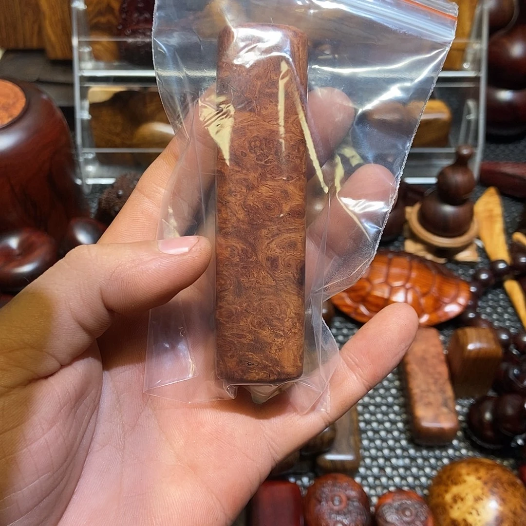 自***在大叶紫檀（黑酸枝木类）
