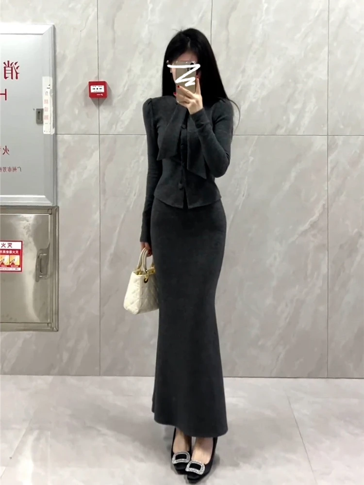 灰色针织连衣裙子女秋冬季2025新款温柔气质修身包臀鱼尾长裙套装