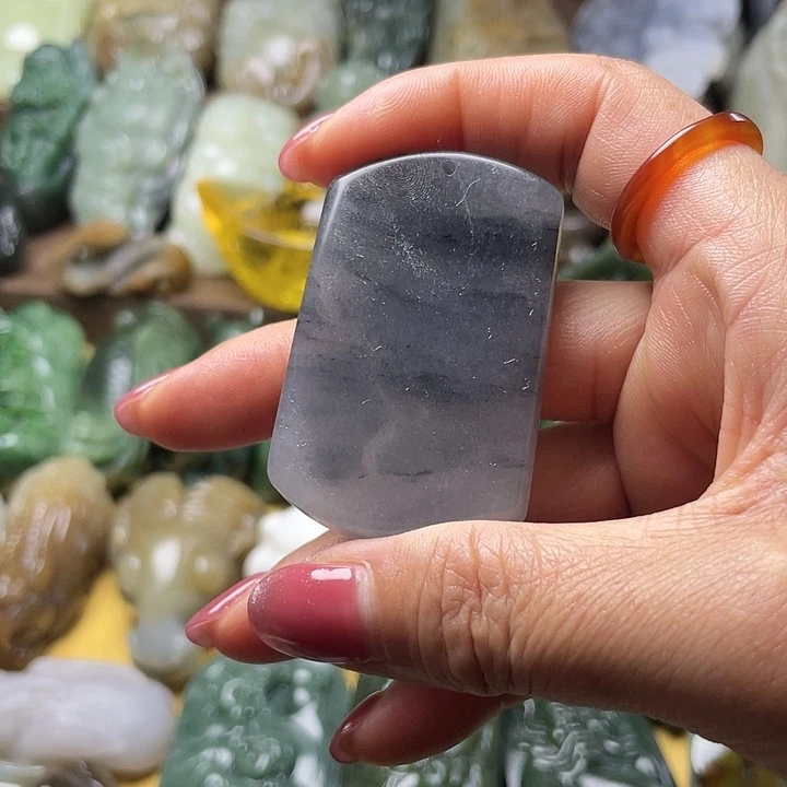 透闪石质玉未镶嵌颈饰