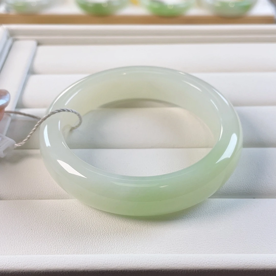 和田玉未镶嵌手镯翠青宽胎