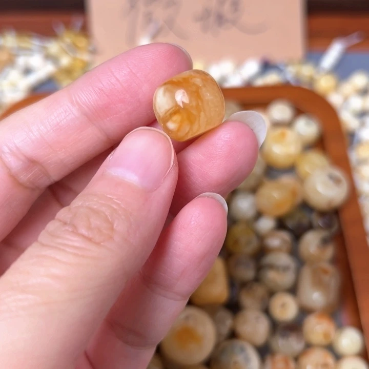 蜜蜡未镶嵌裸石14mm一个