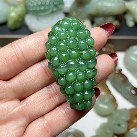 和田玉颈饰未镶嵌龍**人