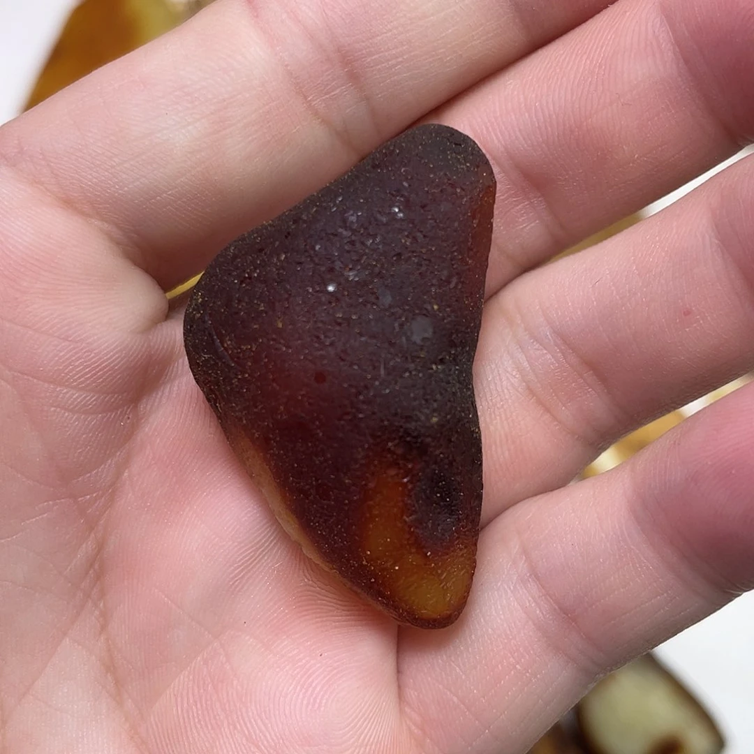 定制琥珀原矿蜜蜡