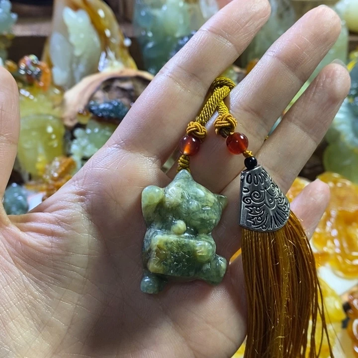 蛇纹石玉未镶嵌颈饰