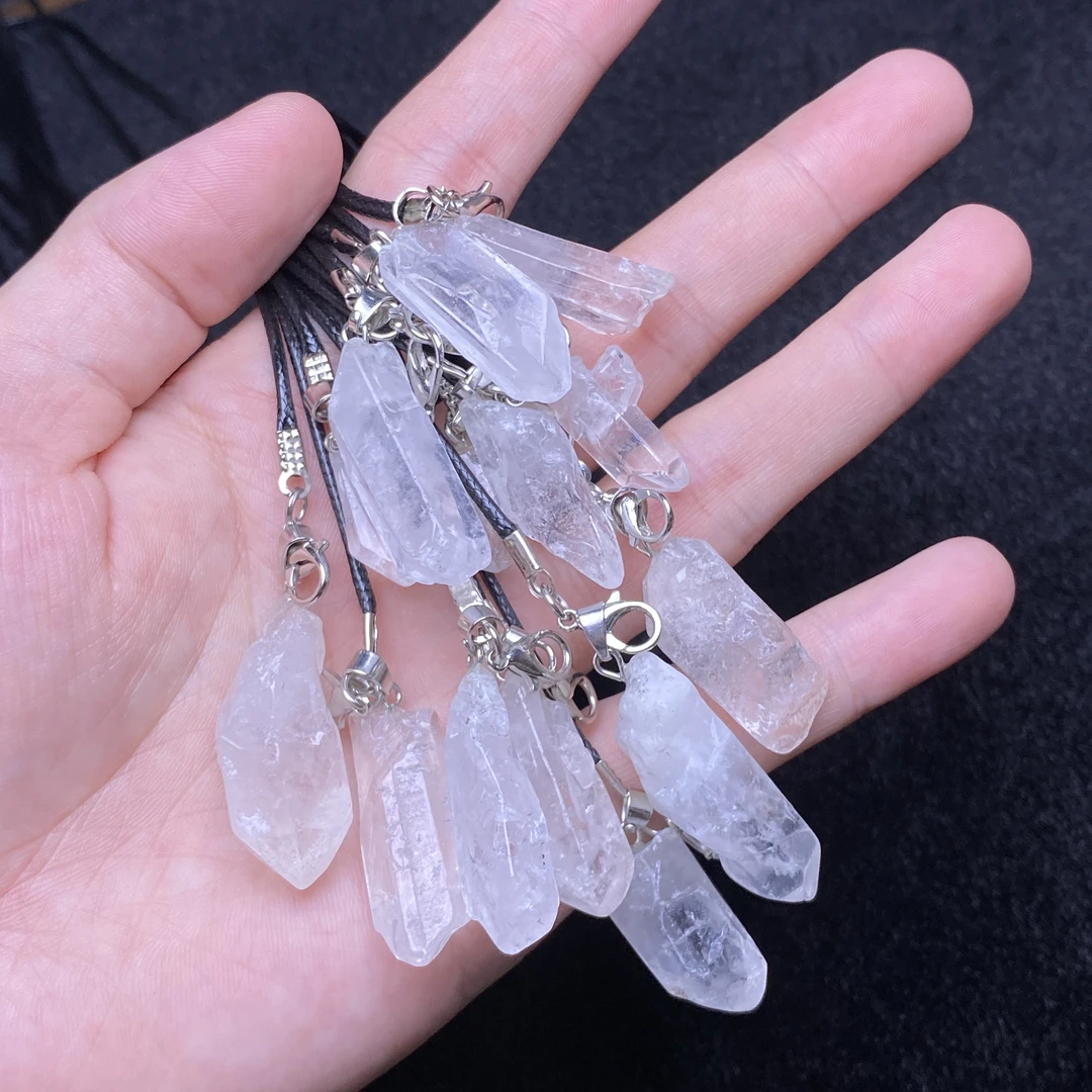 水晶原石吊坠一个