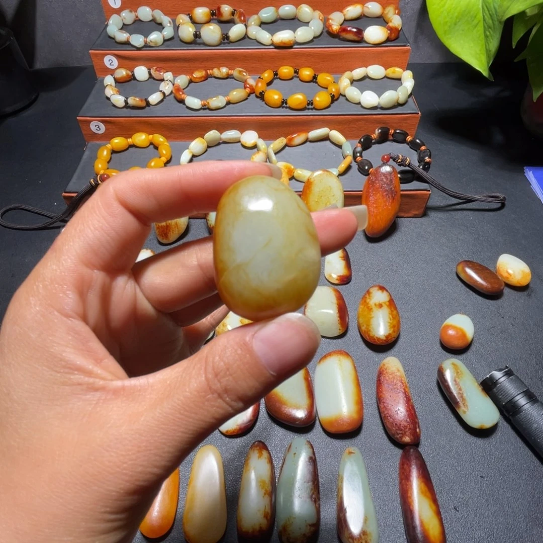 和田玉未镶嵌颈饰流****）