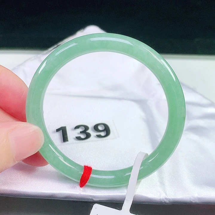 翡翠未镶嵌手镯（圆镯）139