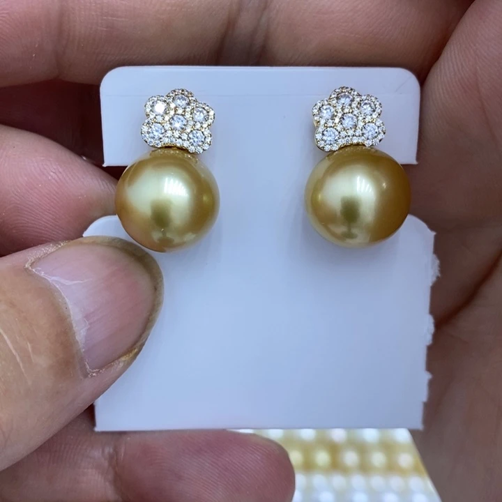 18K金镶嵌海水珍珠金珠耳坠