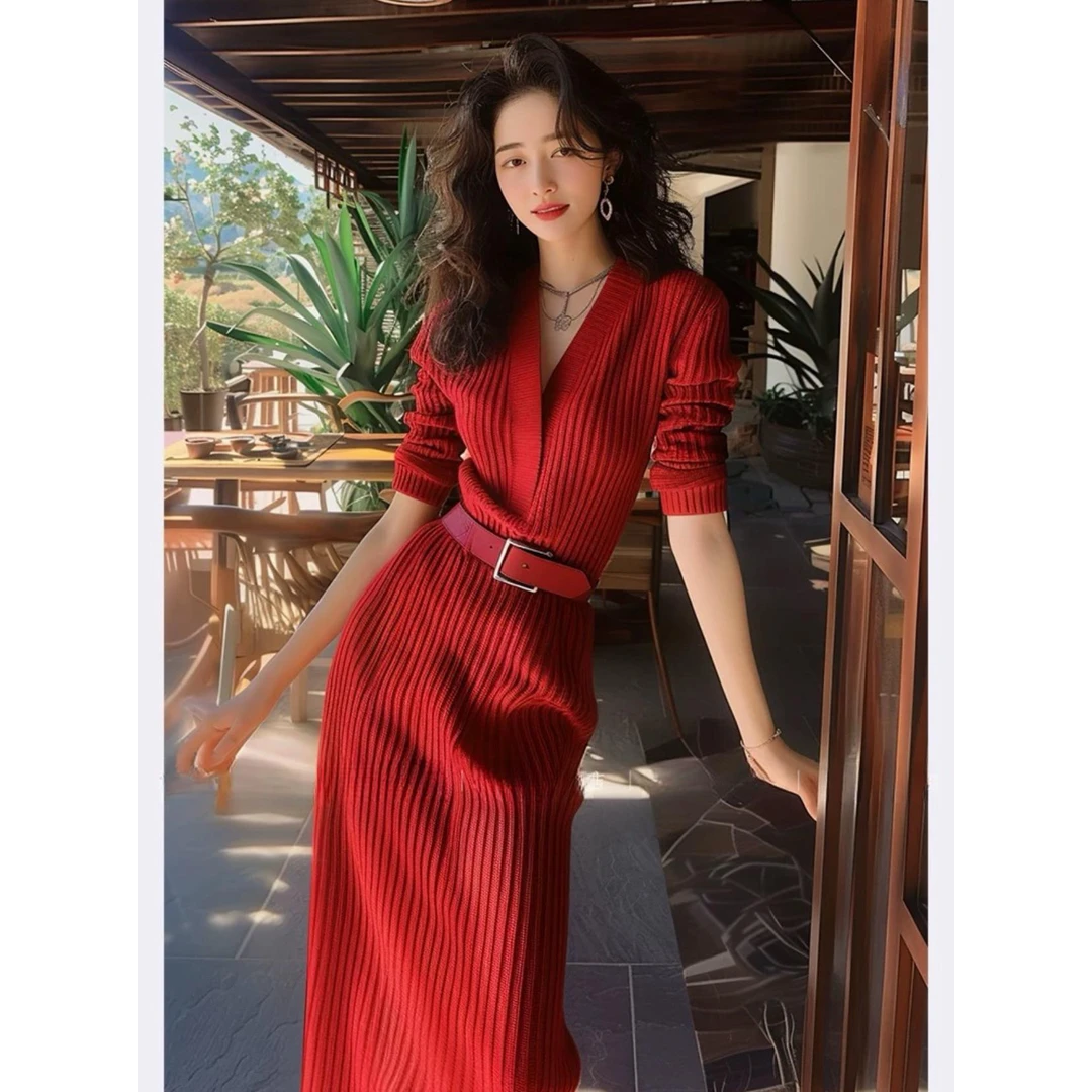 法式轻奢红色针织连衣裙女秋季高级气质收腰显瘦长裙子2025欧洲站